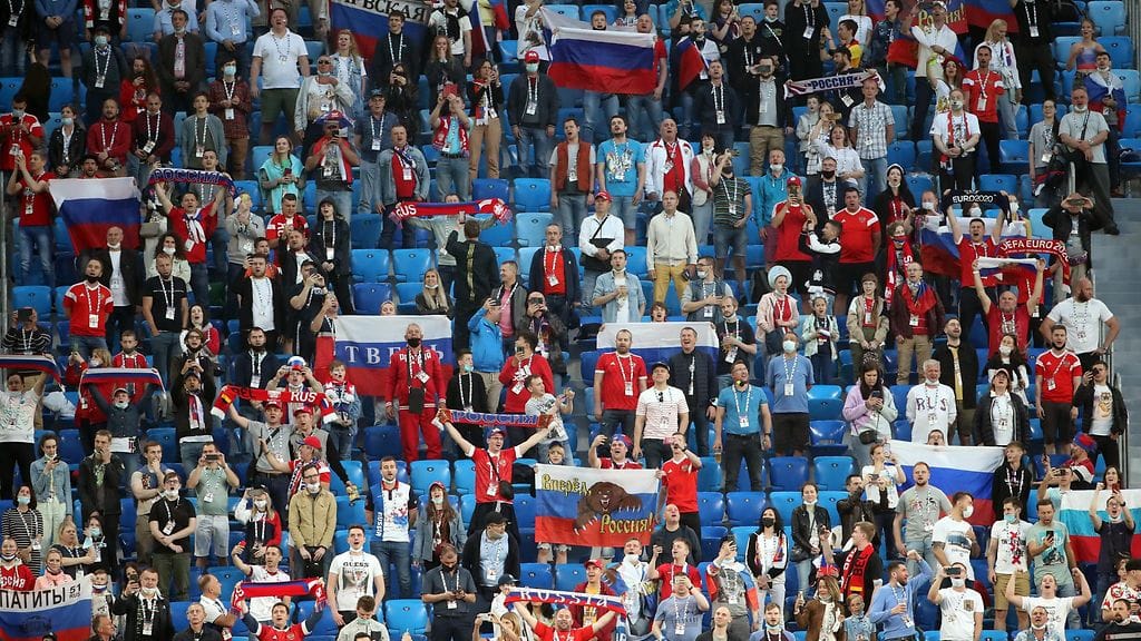 Venäjän faneja lauantaina ottelussa Belgiaa vastaan.