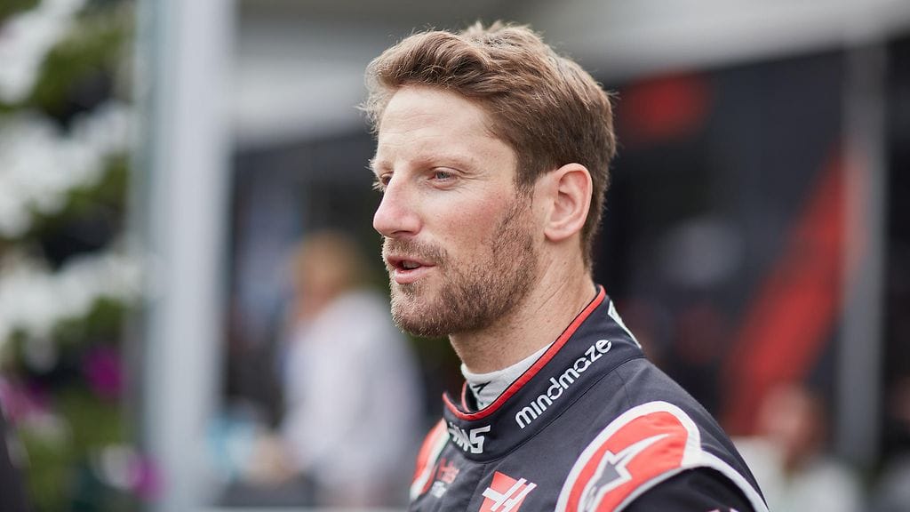 Romain Grosjean ryhtyi itse sammutustöihin.