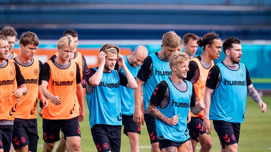 Tanskan joukkue teki paluun harjoituskentälle. Kuva Suomi-ottelua edeltävistä harjoituksista.