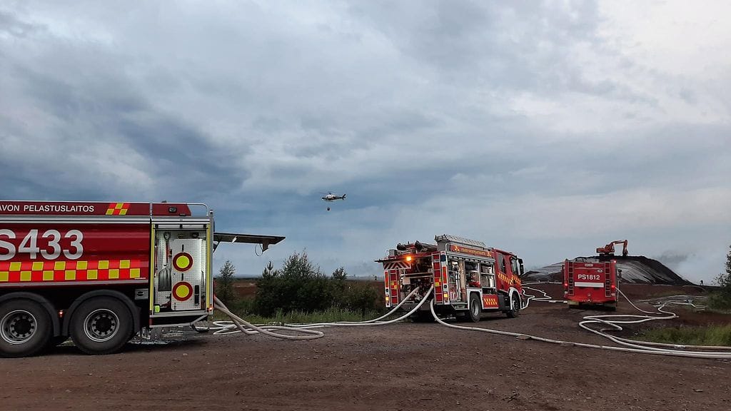 Palo syttyi lauantaina puolen päivän jälkeen ja ehti levitä kuivalla suolla laajalle. Lehtikuva.