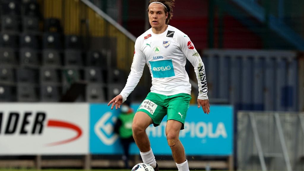 IFK Mariehamnin Niilo Mäenpääkään ei onnistunut huippupaikasta huolimatta. Arkistokuva.