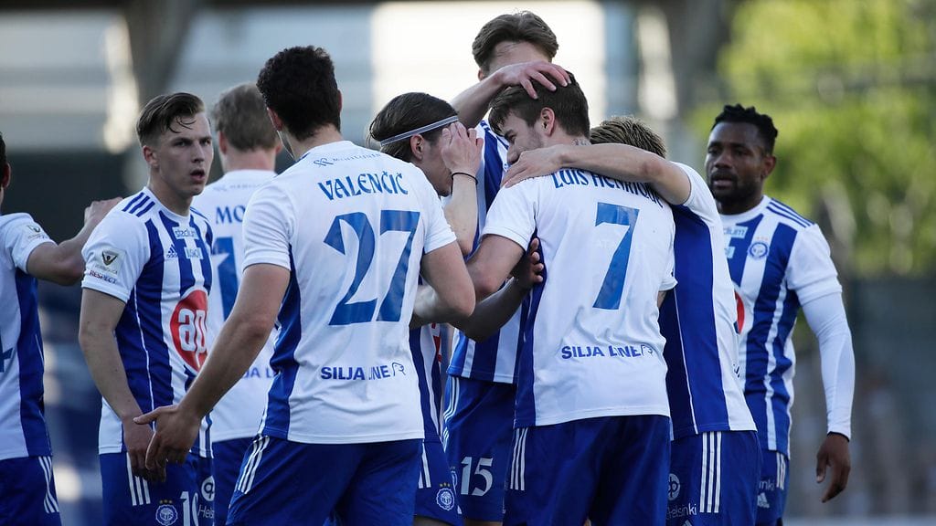 HJK:n pelaajia Veikkausliigan ottelussa 28. toukokuuta 2021.
