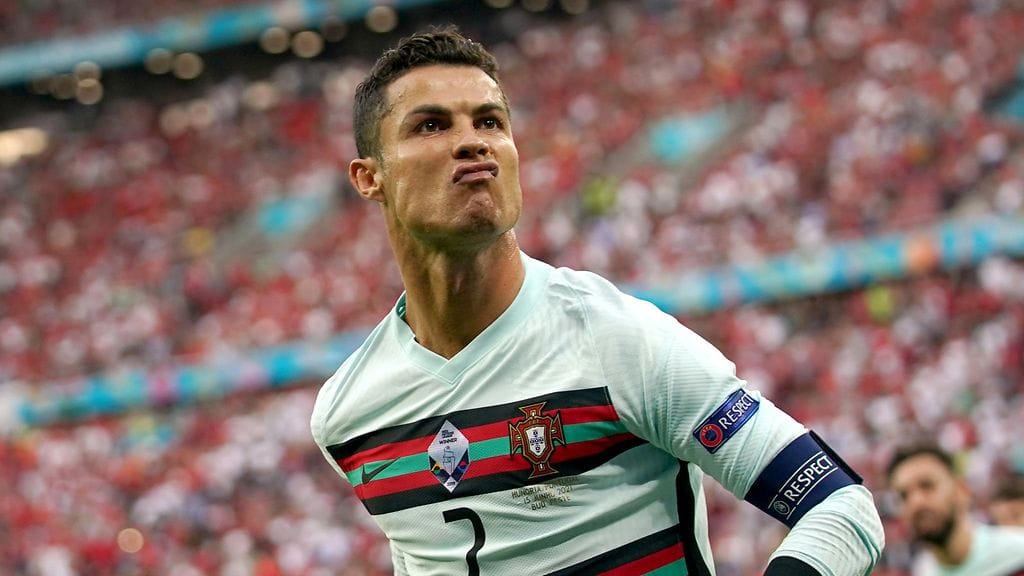 Cristiano Ronaldo siirsi Coca-Cola-pulloja lehdistötilaisuudessa ja sai yhtiön arvon romahtamaan.