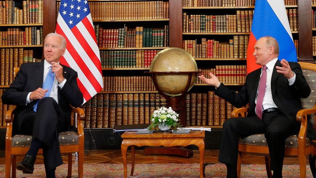 Kuva vuodelta 2021, milloin Biden ja Putin tapasivat Genevassa.