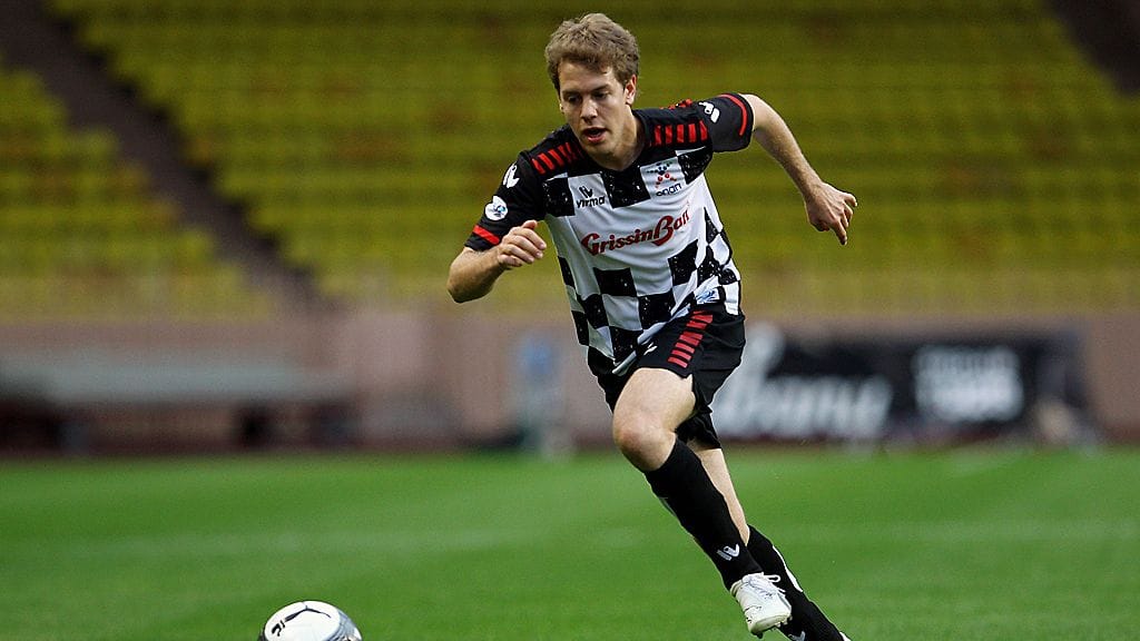 Sebastian Vetteliltä käy myös jalkapallo. Kuva hyväntekeväisyysottelusta vuodelta 2010.
