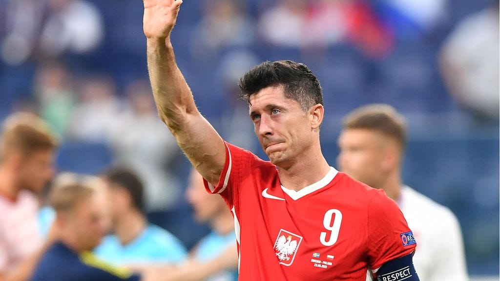 Robert Lewandowski on paukuttanut urallaan yli 350 pääsarjamaalia.