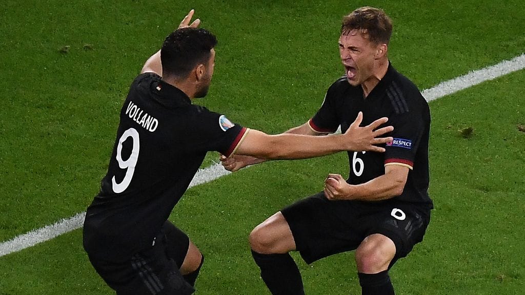 Saksa selviytyi pudotuspeleihin tasoitettuaan lohkovaiheen päätöspelinsä loppuminuuteilla 2–2:een Unkaria vastaan.