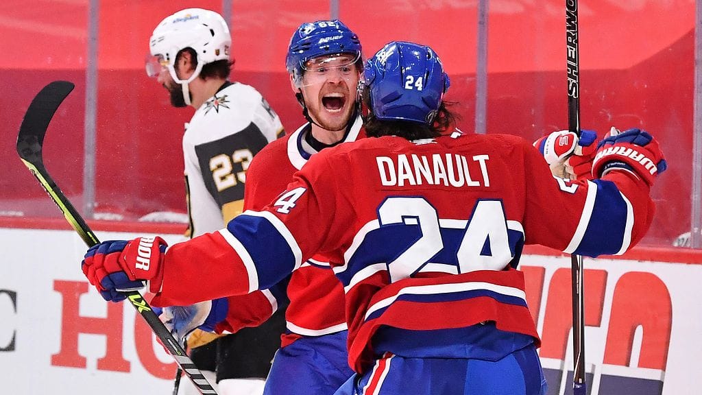 Artturi Lehkonen (leveästi hymyilevä kaveri) vei Montreal Canadiensin NHL:n finaaleihin.