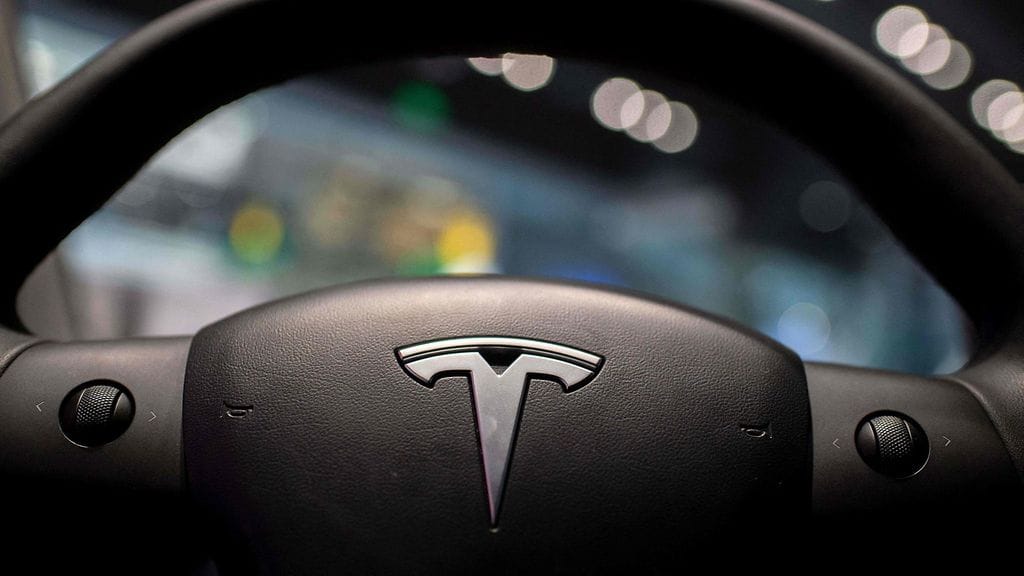 Tesla ja Ruotsin ay-liike ovat vääntäneet kättä lokakuun lopusta asti. Tesla ei ole suostunut allekirjoittamaan ruotsalaisilla autokorjaamoilla työskentelevien työehtosopimusta.