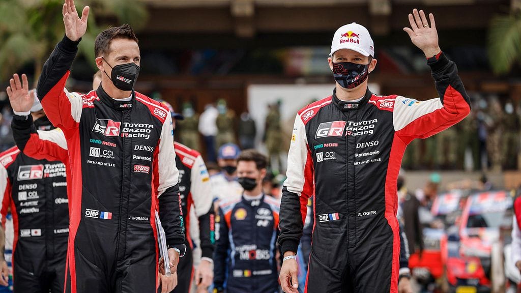 Julien Ingrassia (vasemmalla) ja Sébastien Ogier pääsivät Keniassa juhlimaan jo uransa 53:tta MM-rallivoittoa.