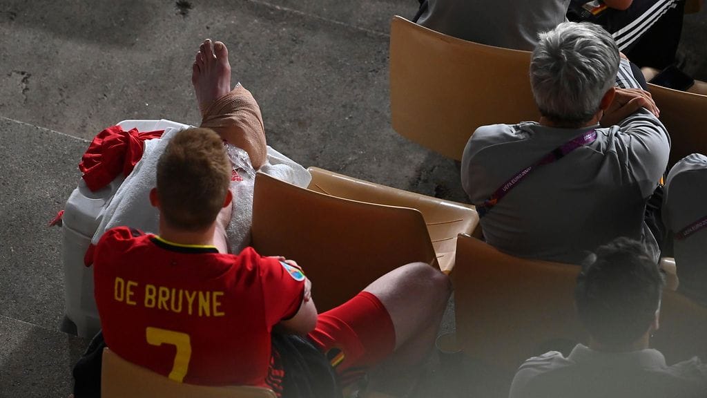 Belgian Kevin De Bruynen nilkan ympärille laitettiin paksu paketti.