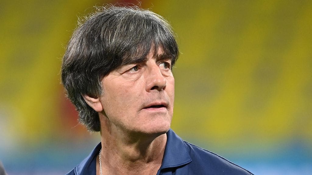 Joachim Löw raivostui, koska Saksan maajoukkue ei pääse harjoittelemaan Wembleyn viheriölle.
