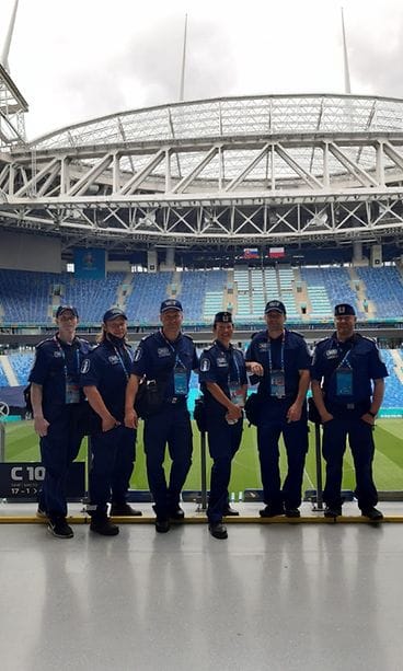 Suomalaiset poliisit fanien mukana Pietarissa – tällainen oli fanien käytös poliisin silmin