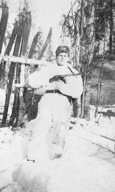 Kolmen sodan taistellut veteraani Eero, 100, on Suomen vanhin aatelinen – tällainen on ollut hänen poikkeuksellinen elämä (1)