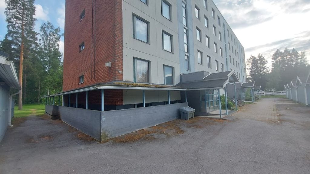 Savolainen löydettiin Seinäjoella sijaitsevan kerrostalon kellarista surmattuna.