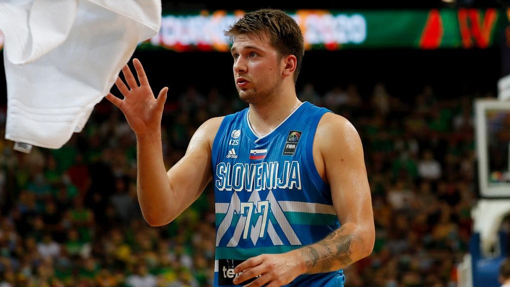 Slovenian Luka Doncic teki kentällä melkein mitä tahtoi Liettuaa vastaan.