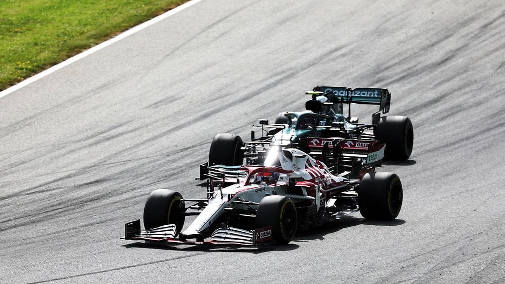 Kimi Räikkönen kävi taistelua Sebastian Vettelin kanssa.