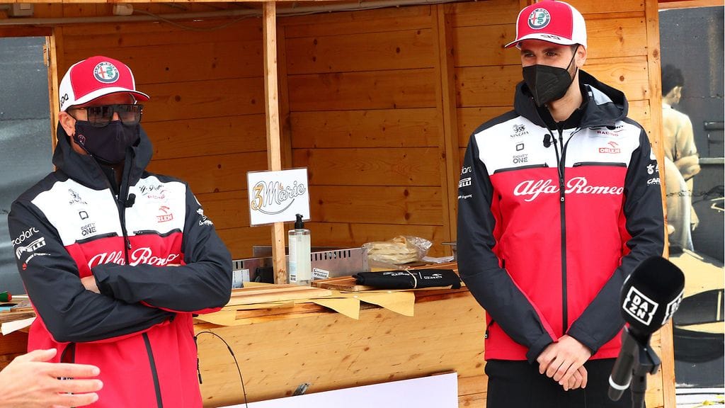 Kimi Räikkönen ja Antonio Giovinazzi arvioivat toistensa ominaisuuksia.