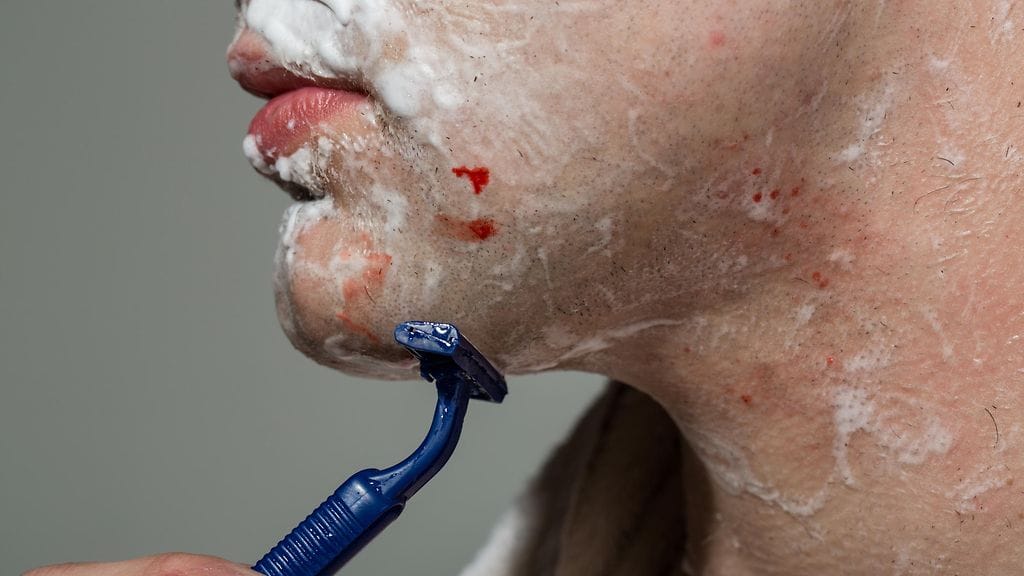 TikTokissa Nick muistutti ihmisiä siitä, ettei partateriä koskaan saa jakaa, koska niistä voi saada antibioottiresistentin bakteerin.