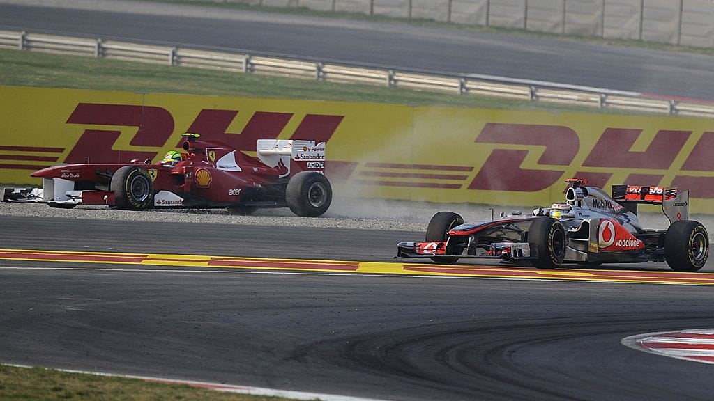 Felipe Massa ja Lewis Hamilton osuivat yhteen Intiassa