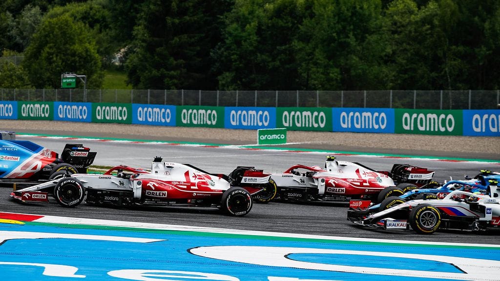 Kimi Räikkösen kamppailu pisteistä huipentui ulosajoon Itävallassa.