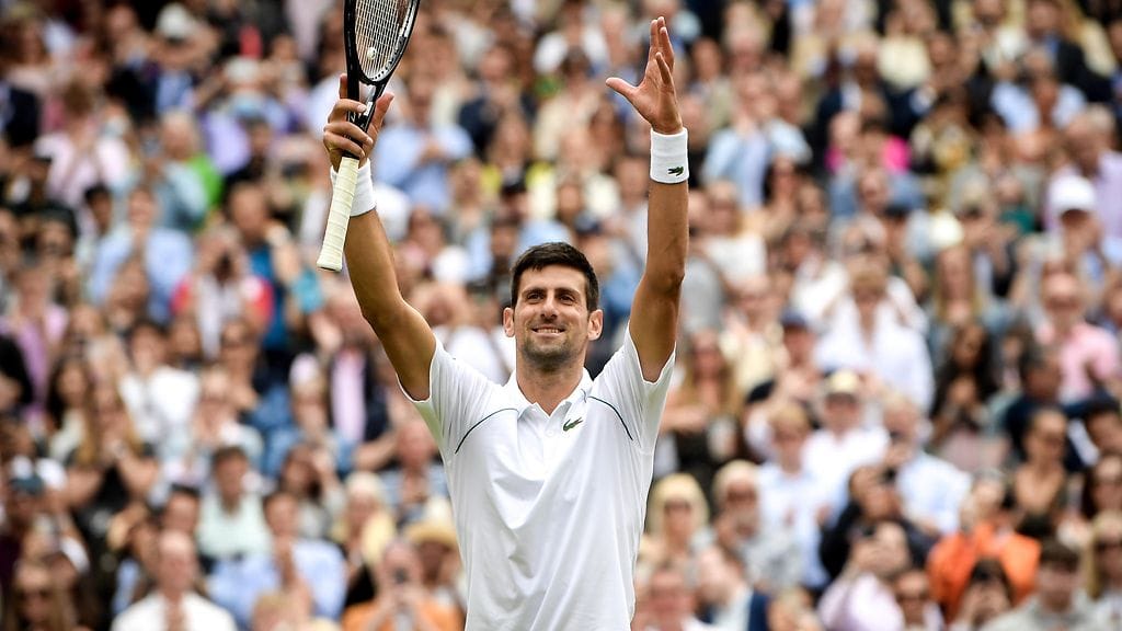 Novak Djokovic hoiti puolivälieräottelunsa kolmessa erässä.
