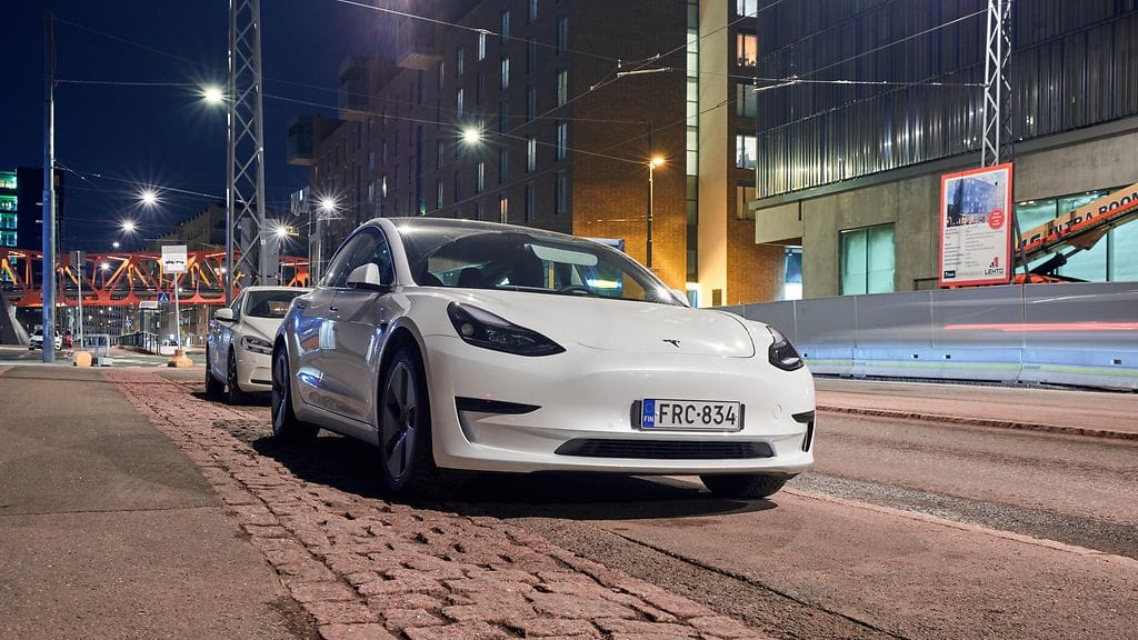 Uusi selvitys lyö jauhot suuhun väärää tietoa sähköautoista levittäville