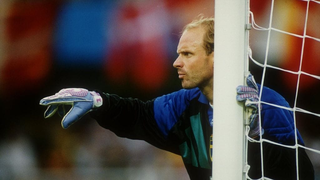 Ruotsalainen maalivahti-ikoni Thomas Ravelli raivostui Englannin saamasta rangaistuspotkusta EM-kisojen välierässä.