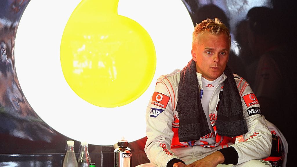 Heikki Kovalainen McLarenin varikkopilttuussa 2009.