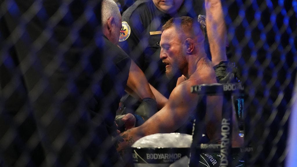 Conor McGregor halusi varmistaa, ettei tuomari katsonut hänen hävinneen Dustin Poirierin iskujen vuoksi.