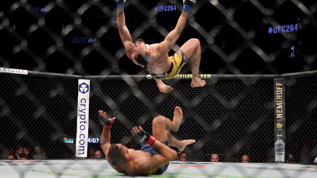 Michel Pereira räväytti takaperinvoltin Niko Pricea vastaan.