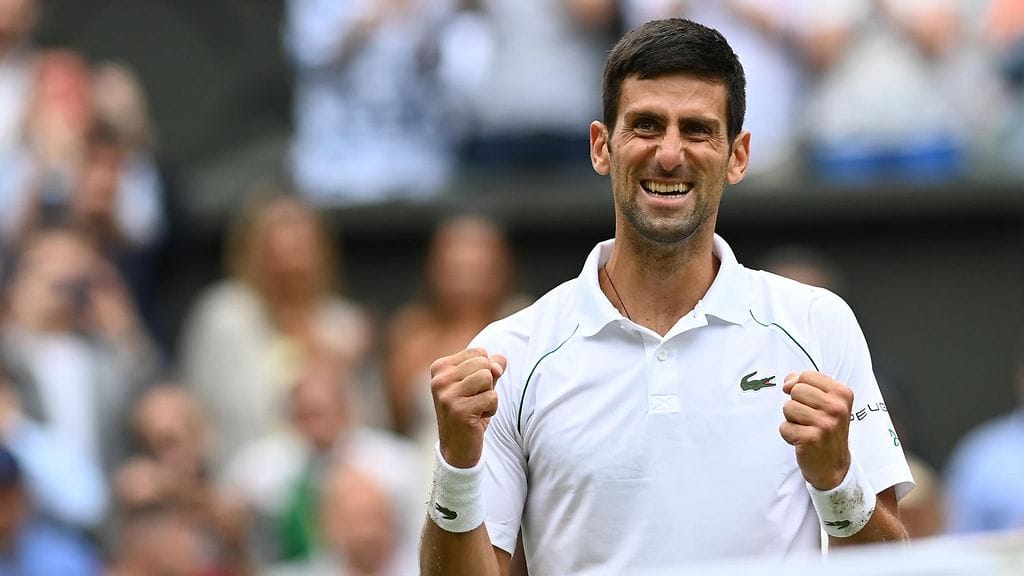 Novak Djokovic juhlii Wimbledonin grand slam -mestaruutta.