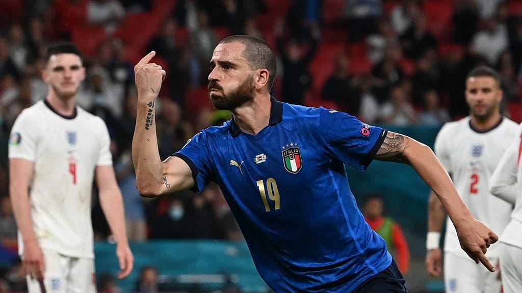 Leonardo Bonucci painoi pallon maaliin.