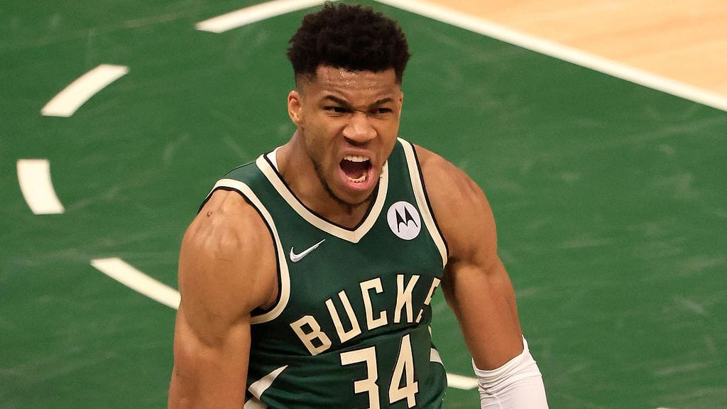 Giannis Antetokounmpo loisti kolmannessa NBA-finaalissa.