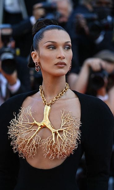 bella hadid cannes 11.7.2021 (2)
