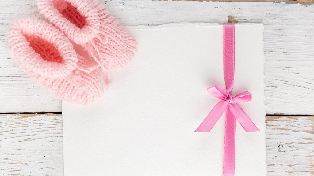 Onnittelukortti nauratti lontoolaismiestä. Kuvituskuva.