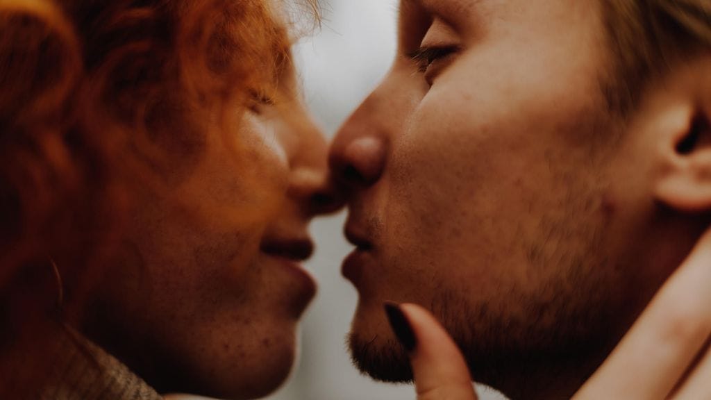 Kannattaako tyytyä "ihan kivaan" parisuhteeseen?