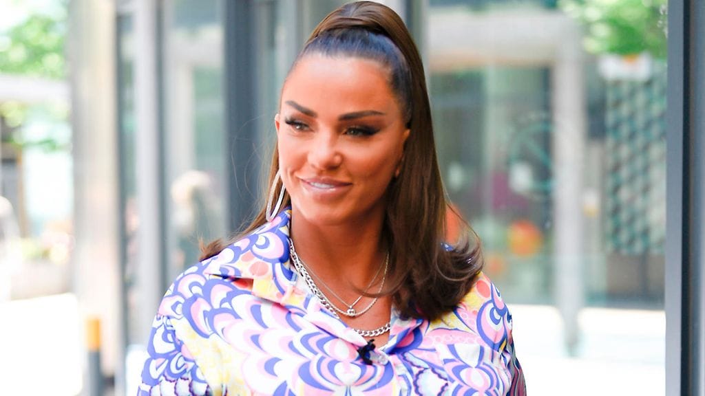Tältä Katie Price näytti kesäkuussa ennen viimeisimpiä kauneusoperaatioita.