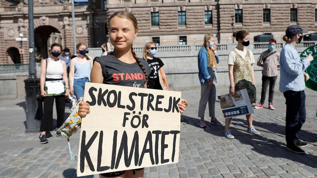 Ilmastoaktivisti Greta Thunberg mielenilmauksessa Ruotsissa.