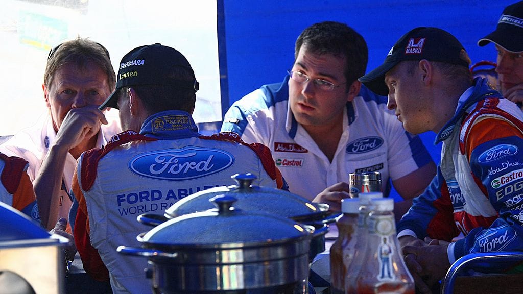 Fordin taktiikkapalaveri kolme erikoiskoetta ennen maalia.