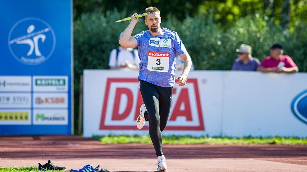 Oliver Helander päihitti Antti Ruuskasen Joensuun GP:n keihäskisassa.