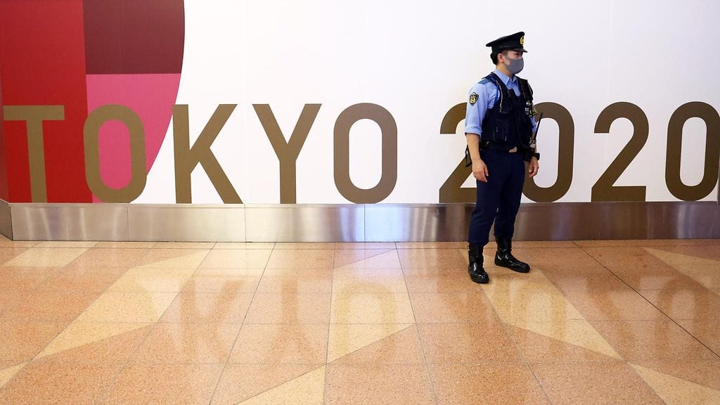 Japani tiukentaa rajatarkastuksiaan suojatakseen ihmisiä koronavirukselta.