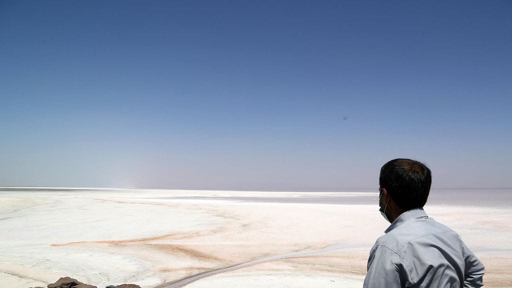 Iran on kärsinyt toistuvasta kuivuudesta viime vuosikymmenen aikana, etenkin maan eteläosissa. Presidentti Hassan Ruhani sanoi äskettäin, että tänä vuonna kuivuus on yltynyt "ennennäkemättömäksi".