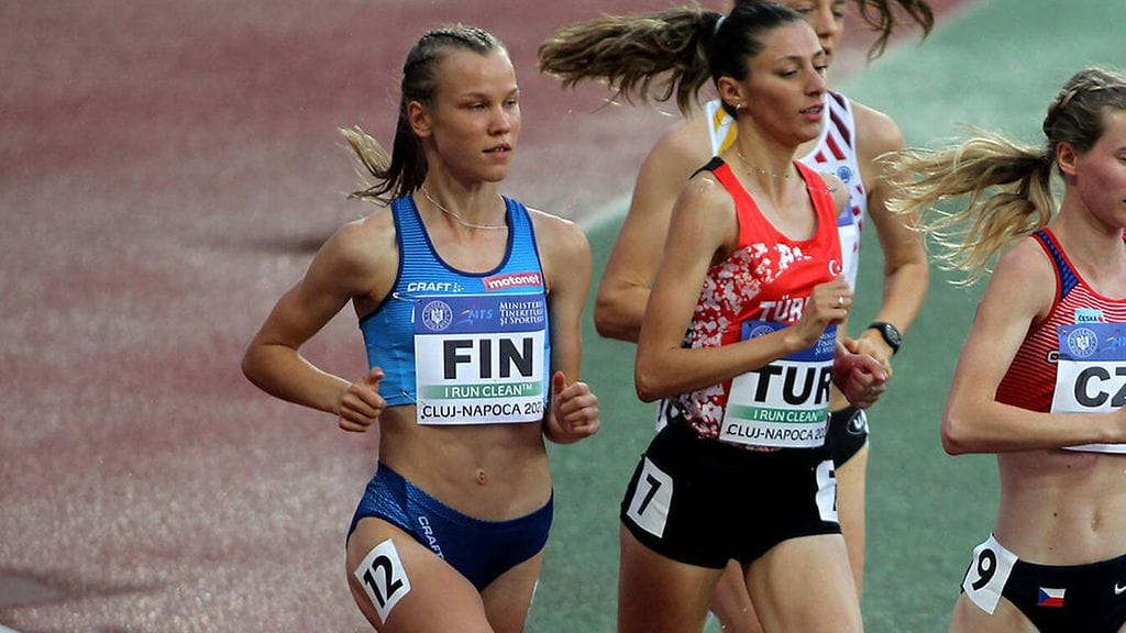 Ilona Mononen juoksi Suomelle EM-kultaa 19-vuotiaiden kisojen 3 000 metrin esteissä.