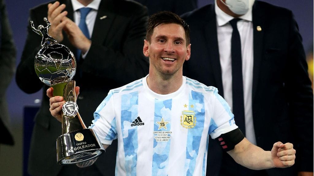 Lionel Messi juhli Argentiinan paidassa Copa American mestaruutta.