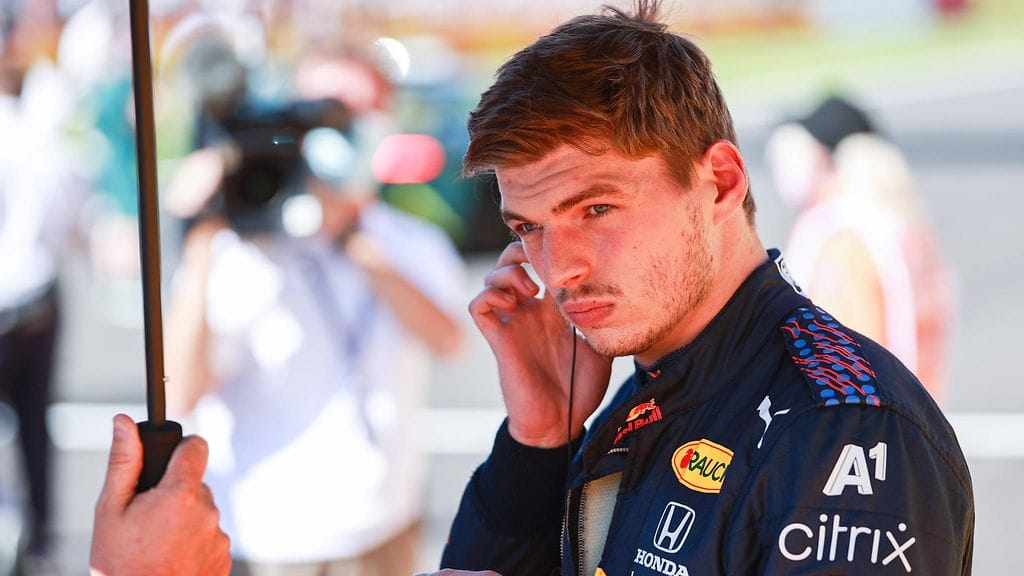 Max Verstappen sai rajun tällin Britannian GP:n startin kolarissa Lewis Hamiltonin kanssa.