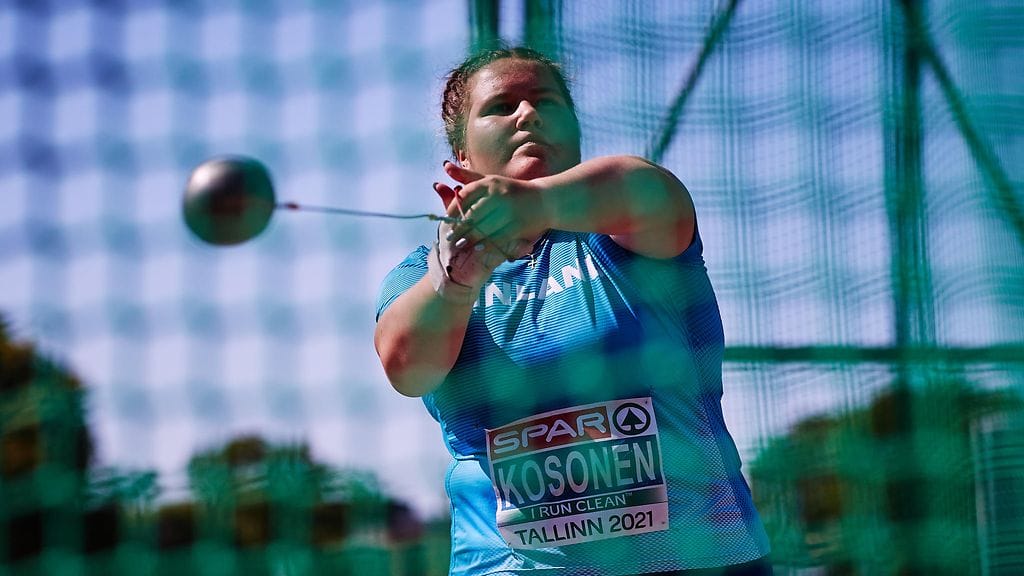 Silja Kosonen voitti moukarinheiton alle 20-vuotiaiden EM-kultaa kisaennätyksellä.