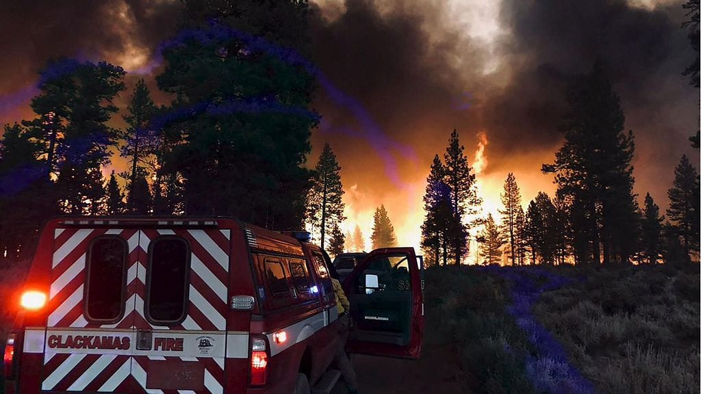 Tuhansia ihmisiä on jouduttu evakuoimaan maastopalojen vuoksi.