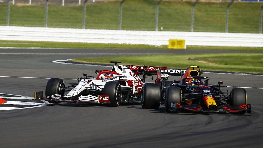 Kimi Räikkönen menetti asemiaan Britannian GP:n kuluessa.