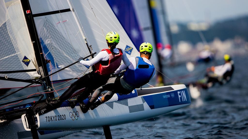 Sinem Kurtbay (vas.) ja Akseli Keskinen ovat harjoitelleet Enoshimassa jo reilun viikon. Kuva: Sailing Energy / World Sailing